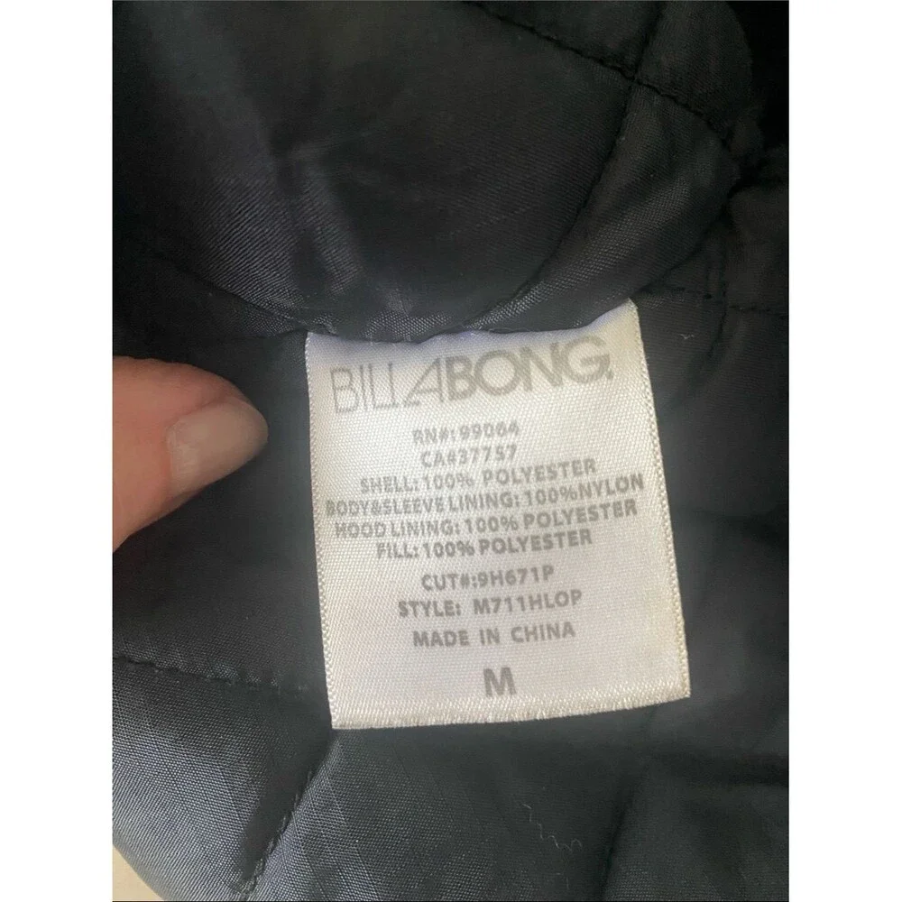 Billabong’s Men’s Gray Plaid Hooded 4 Pocket 1 inside Jacket With Adjustable Fit